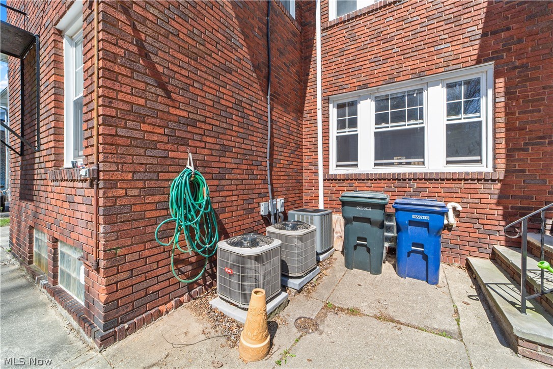 2430 Overlook Road Cleveland, OH 44106 - Photo 33 of 36