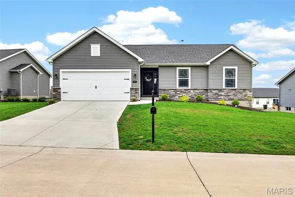 $365,000 | 557 Lakewood Drive, Moscow Mills, MO 63362