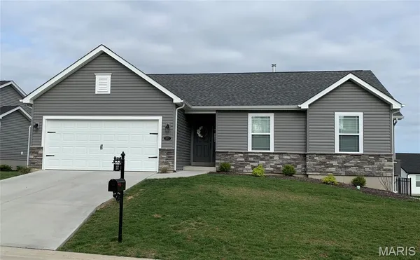 $365,000 | 557 Lakewood Drive, Moscow Mills, MO 63362