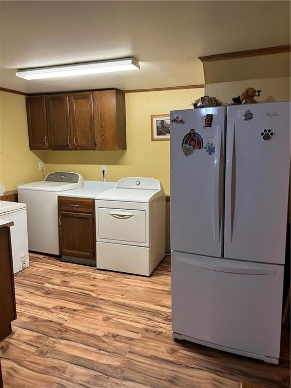 740 Chestnut Street New Castle, PA 16101 - Photo 11 of 16 a utility room with dryer and washer