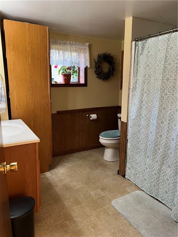 740 Chestnut Street New Castle, PA 16101 - Photo 13 of 16 a bathroom with a sink a toilet and a shower curtain