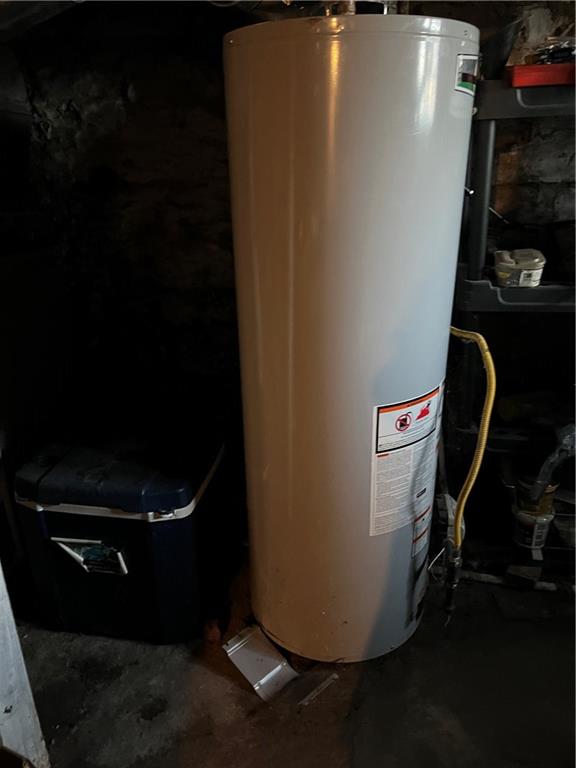 740 Chestnut Street New Castle, PA 16101 - Photo 14 of 16 a view of water heater room