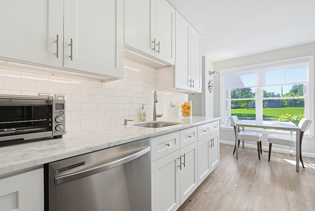 27 Country Hill Road, Unit 27 Holden, MA 01522 - Photo 8 of 38