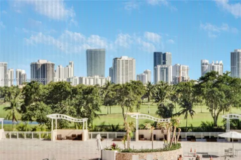 $384,900 | 20301 West Country Club Drive, Unit 526, Aventura, FL 33180