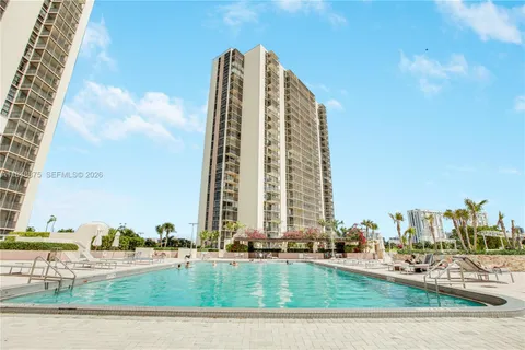 $384,900 | 20301 West Country Club Drive, Unit 526, Aventura, FL 33180