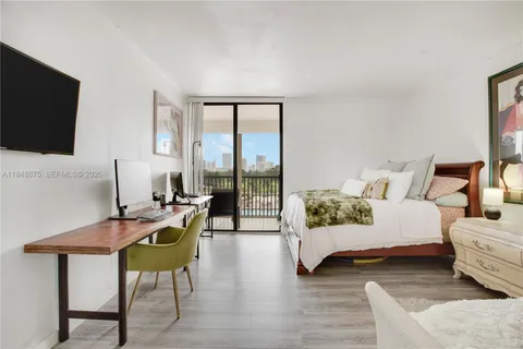 $384,900 | 20301 West Country Club Drive, Unit 526, Aventura, FL 33180