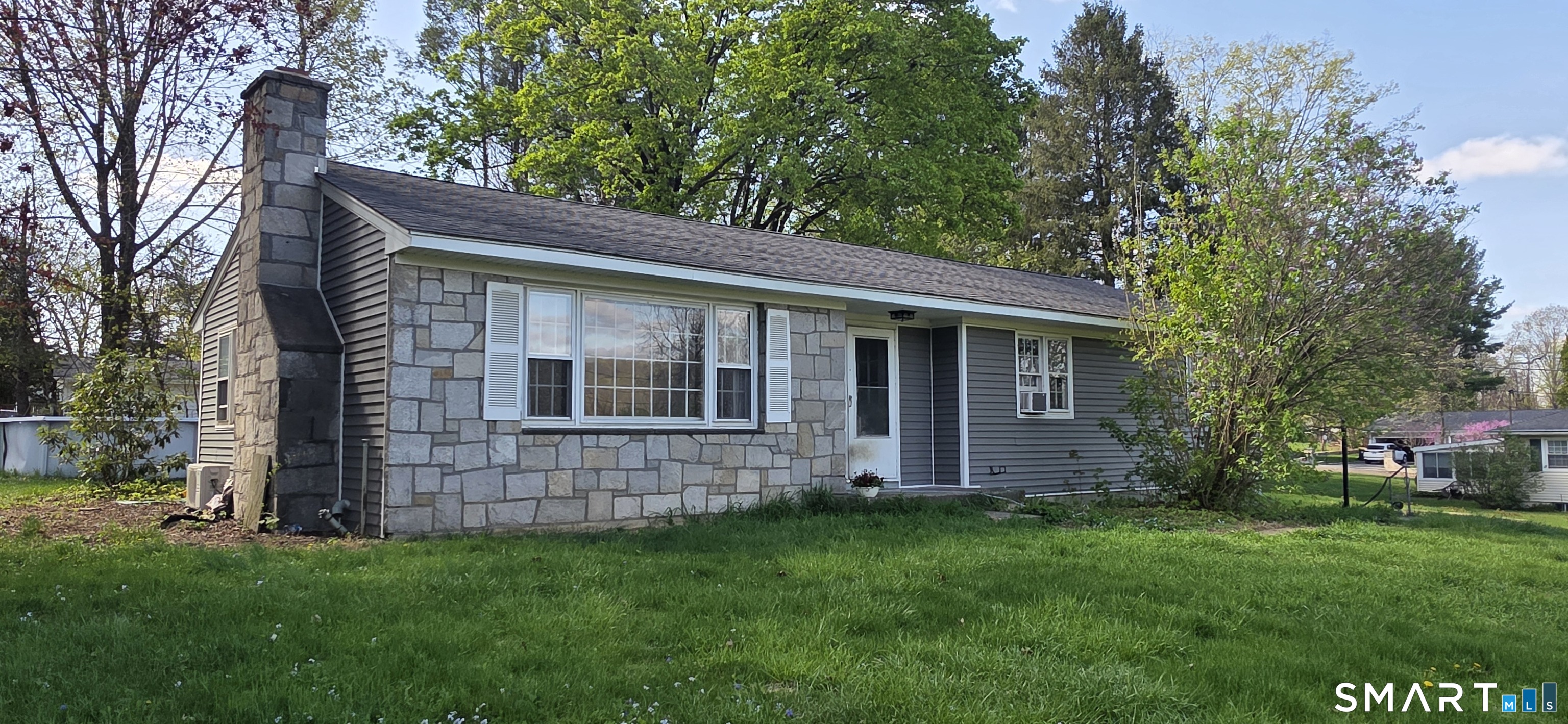 a view of house with backyard