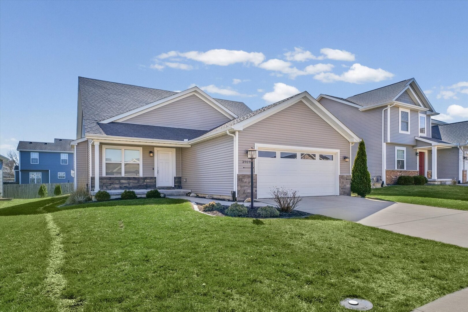 3909 Slate Drive Champaign, IL 61822 - Photo 2 of 31