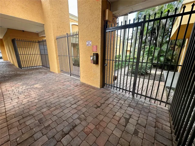 $232,000 | 17911 Northwest 68th Avenue, Unit M106, Hialeah, FL 33015