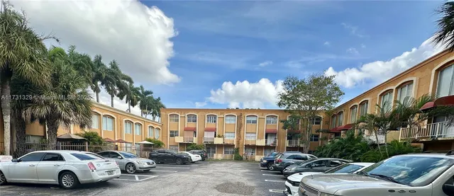 $232,000 | 17911 Northwest 68th Avenue, Unit M106, Hialeah, FL 33015