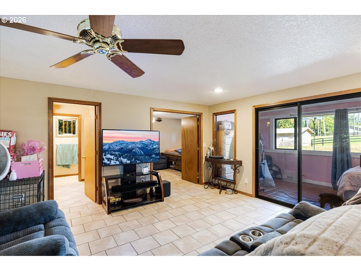 22396 South Parrot Creek Road Oregon City, OR 97045 - Photo 18 of 48