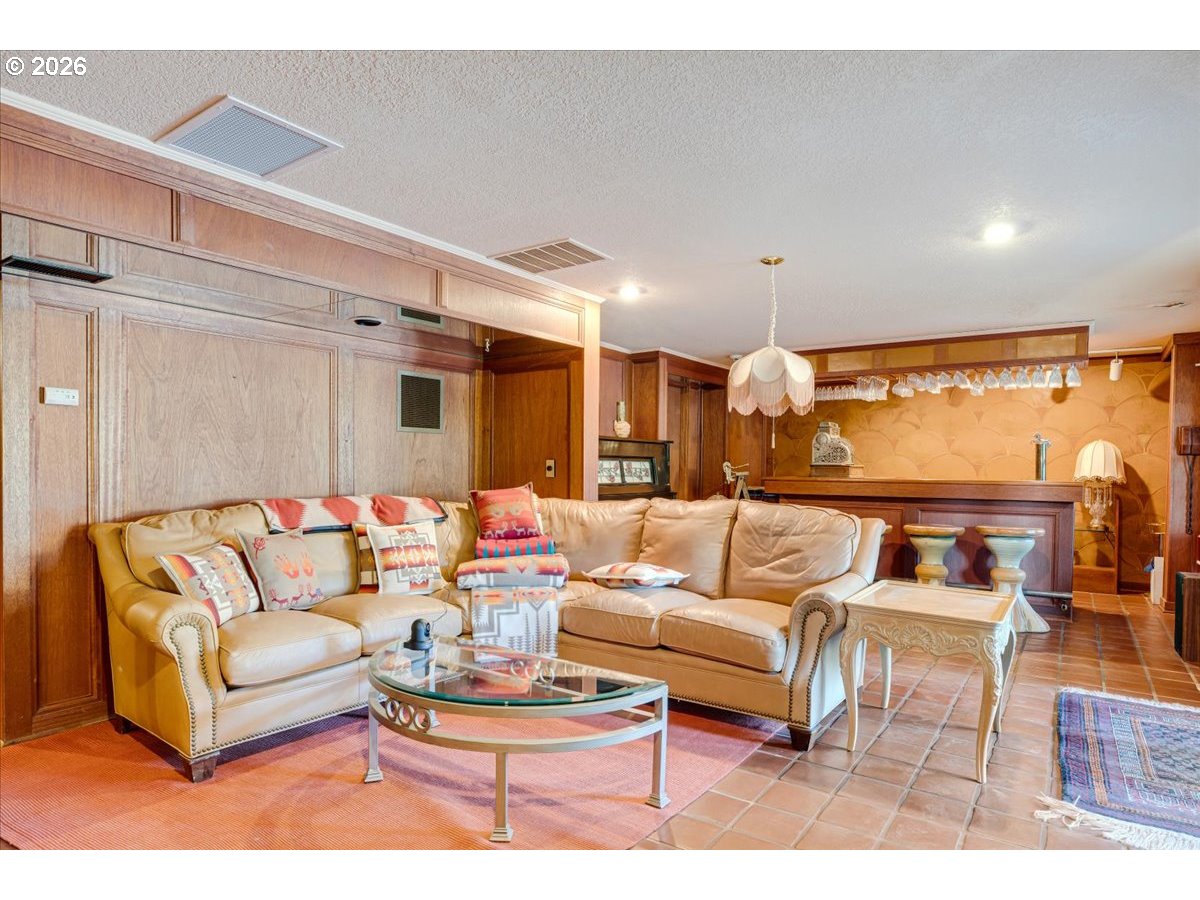 22396 South Parrot Creek Road Oregon City, OR 97045 - Photo 8 of 48