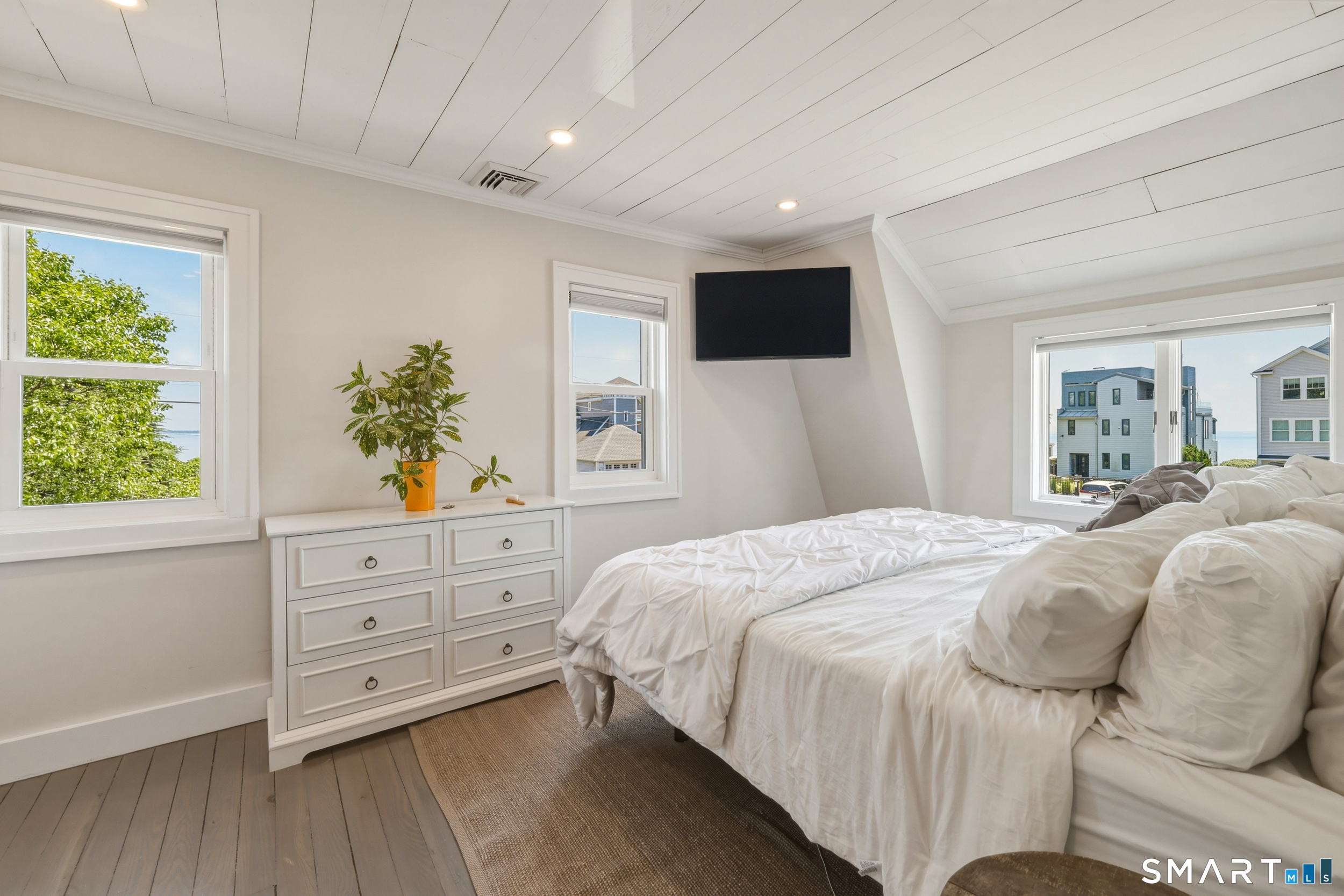 31 Sols Point Road Clinton, CT 06413 - Photo 16 of 40 Master bedroom on second floor.