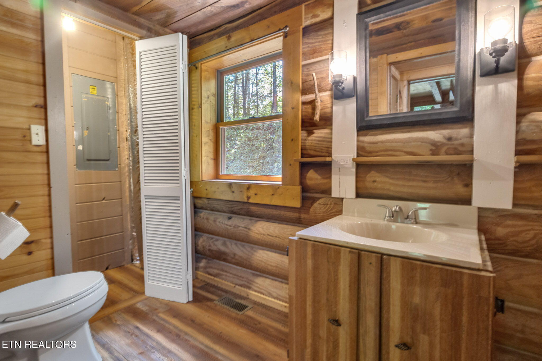 4360 Lakeshore Way Sevierville, TN 37876 - Photo 11 of 32 16-web-or-mls-IMG_4746