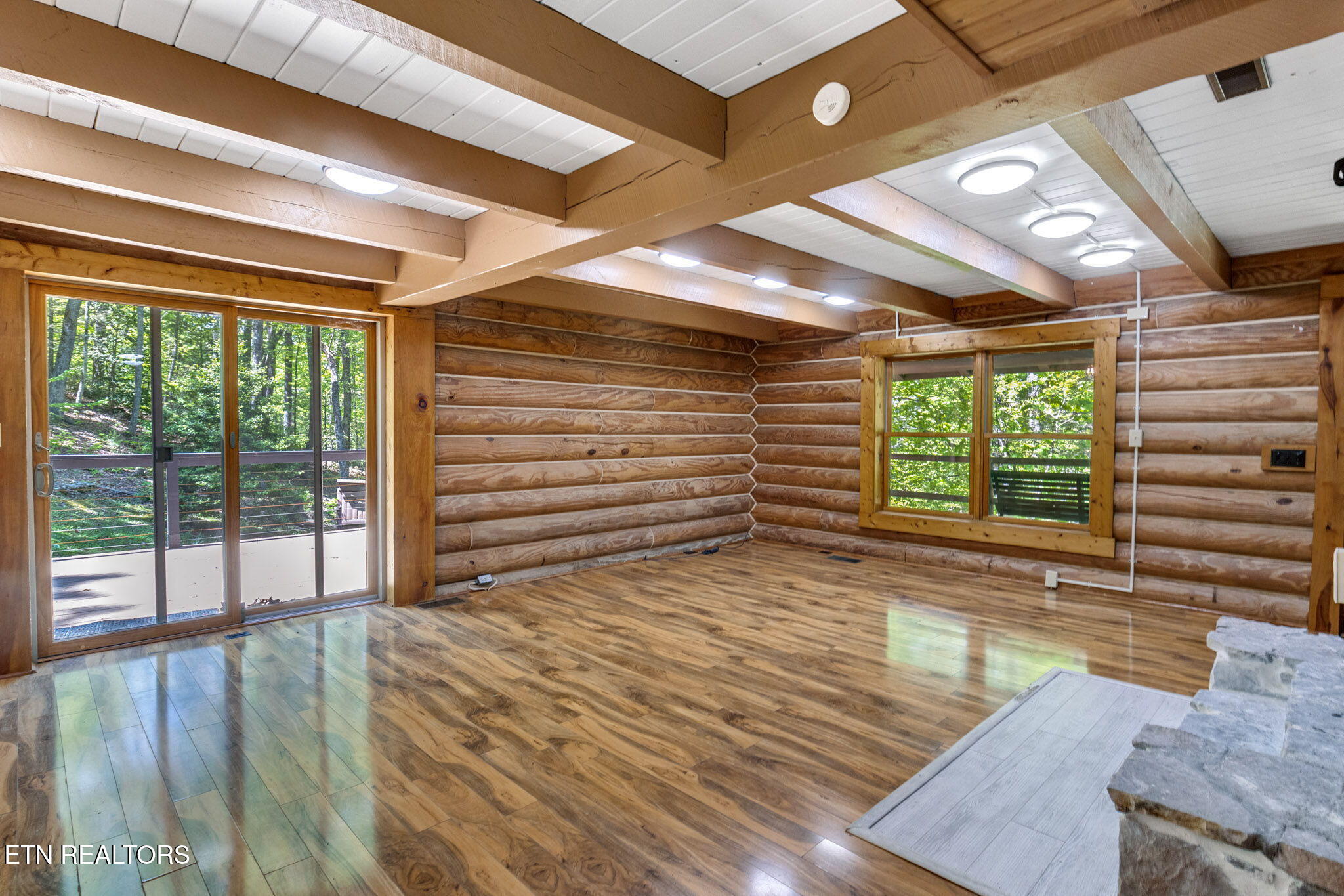 4360 Lakeshore Way Sevierville, TN 37876 - Photo 4 of 32 19-web-or-mls-IMG_4755