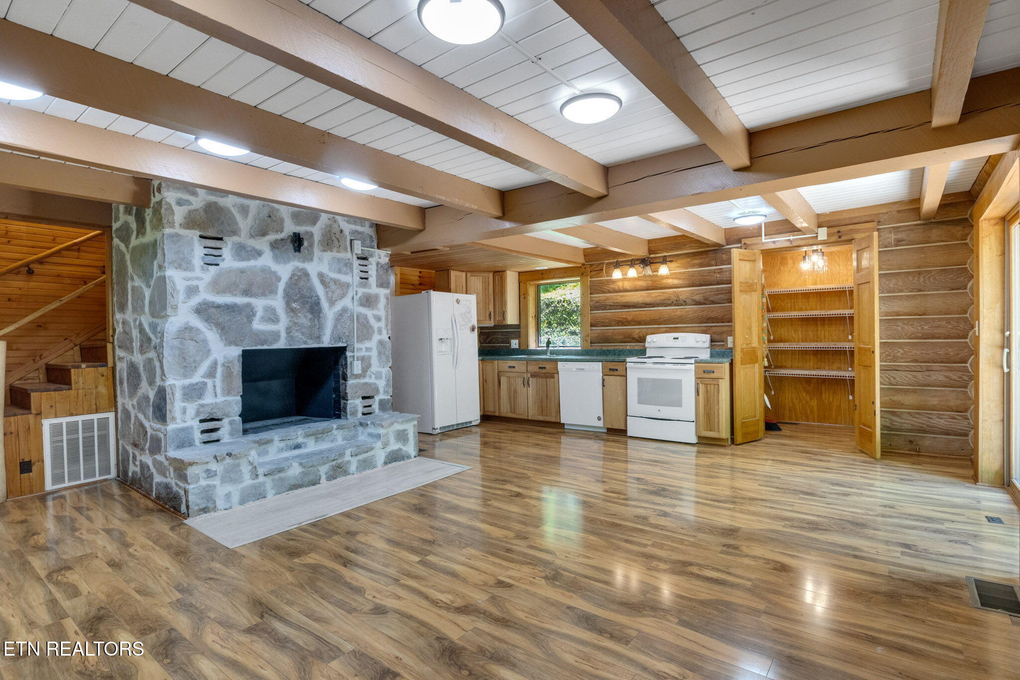 4360 Lakeshore Way Sevierville, TN 37876 - Photo 6 of 32 24-web-or-mls-IMG_4776