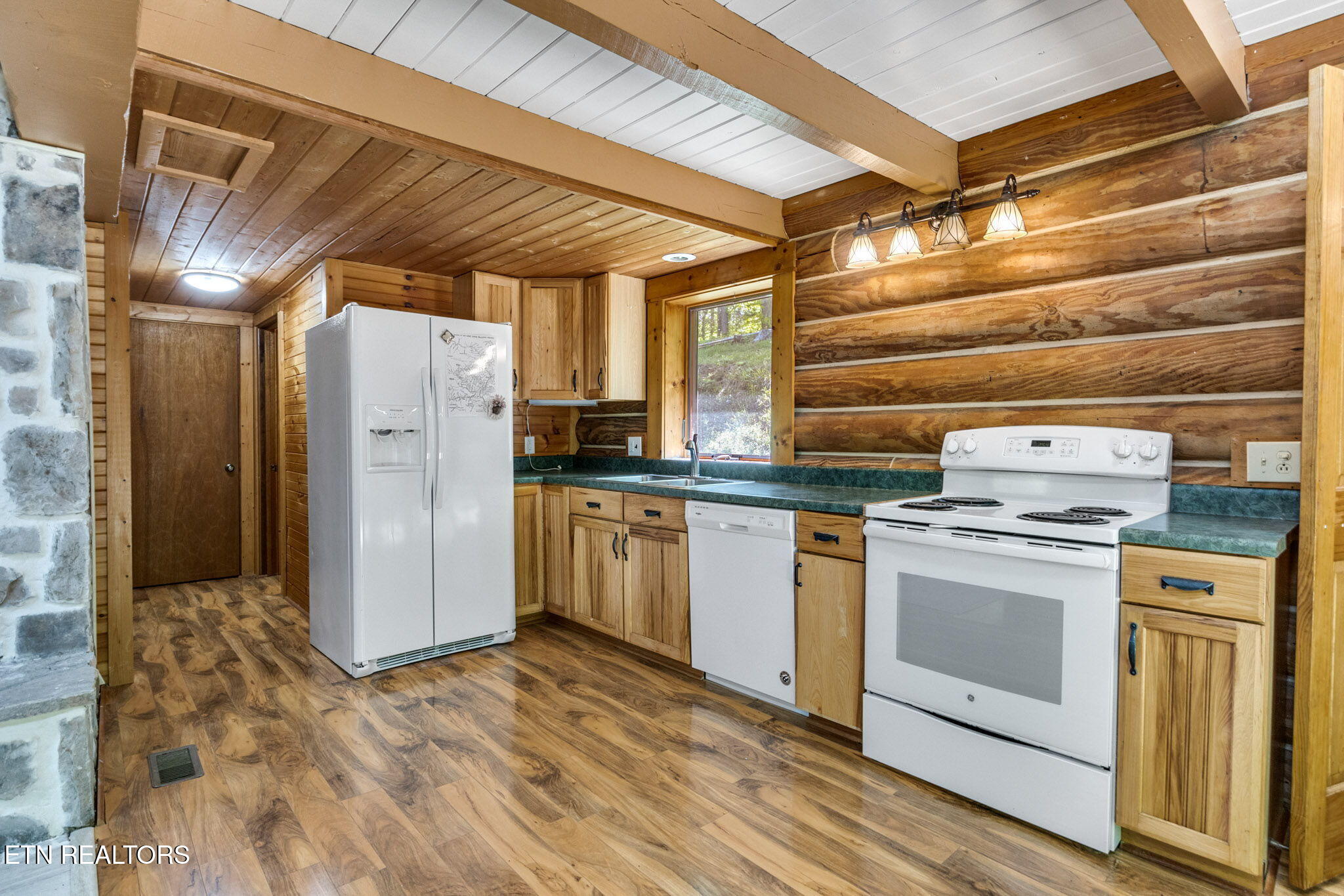 4360 Lakeshore Way Sevierville, TN 37876 - Photo 7 of 32 15-web-or-mls-IMG_4743