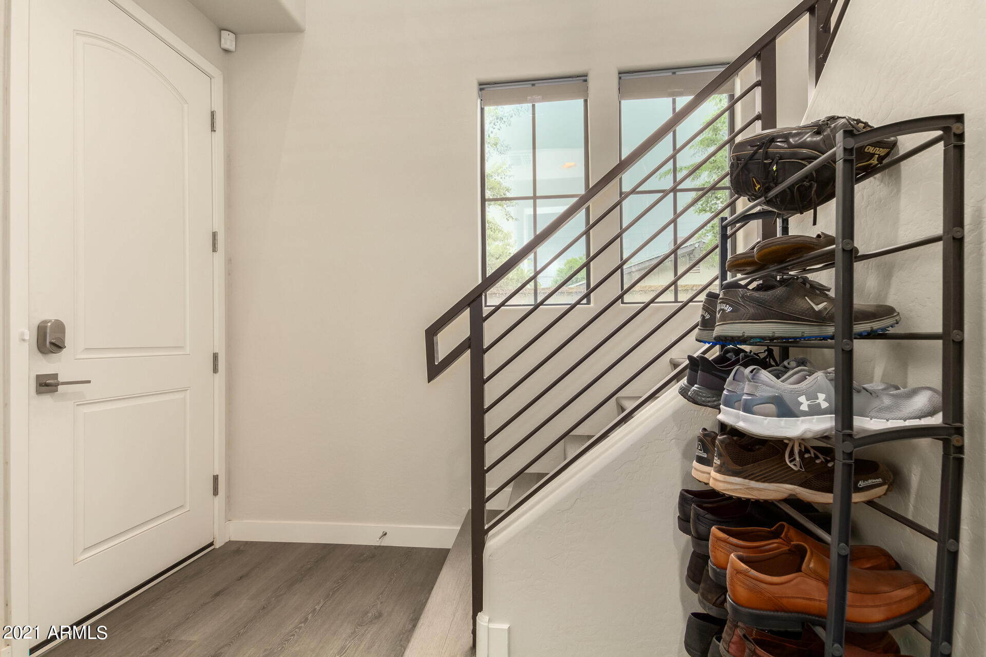 4235 North 26th Street, Unit 1 Phoenix, AZ 85016 - Photo 3 of 35 Bryson Nakamura Biltmore Living Entry