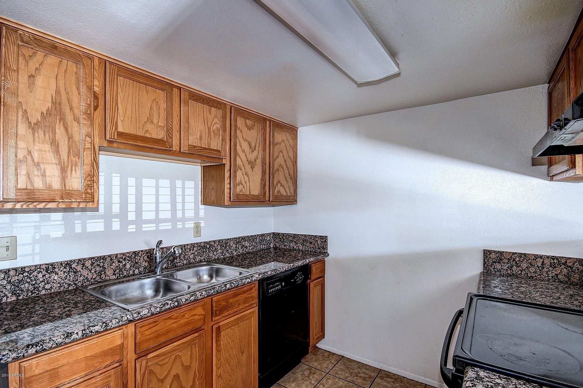 3511 East Baseline Road, Unit 1149 Phoenix, AZ 85042 - Photo 5 of 30 Kitchen