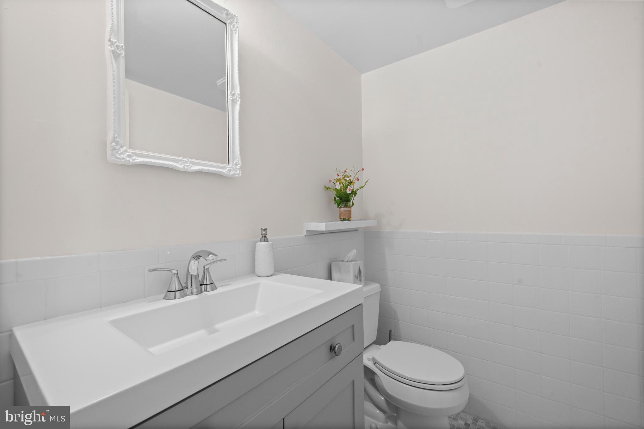 5824 Rexford Drive, Unit 731 Springfield, VA 22152 - Photo 13 of 30 a bathroom with a sink toilet and a mirror