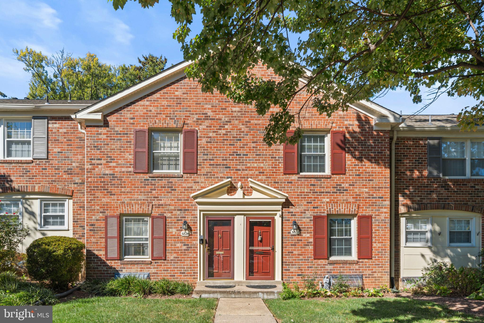 5824 Rexford Drive, Unit 731 Springfield, VA 22152 - Photo 3 of 30 a front view of a house with garden