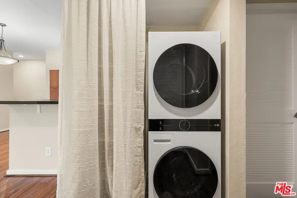 $2,950 | 8300 Manitoba Street, Unit 105, Playa del Rey, CA 90293