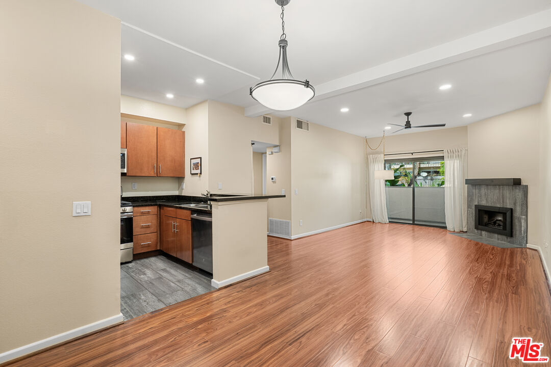 8300 Manitoba Street, Unit 105 Playa del Rey, CA 90293 - Photo 2 of 13