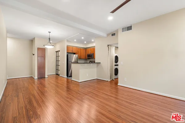 $2,950 | 8300 Manitoba Street, Unit 105, Playa del Rey, CA 90293