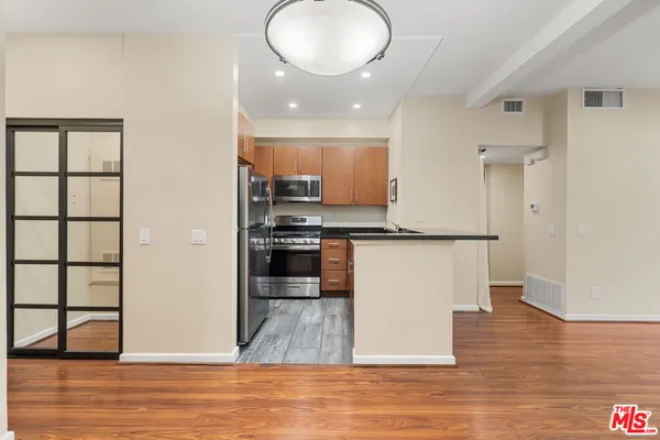 $2,950 | 8300 Manitoba Street, Unit 105, Playa del Rey, CA 90293