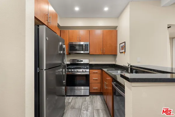 $2,950 | 8300 Manitoba Street, Unit 105, Playa del Rey, CA 90293