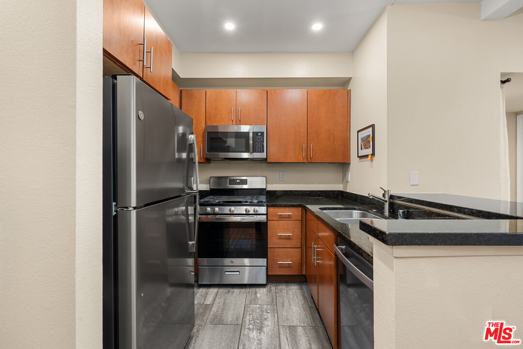 8300 Manitoba Street, Unit 105 Playa del Rey, CA 90293 - Photo 6 of 13