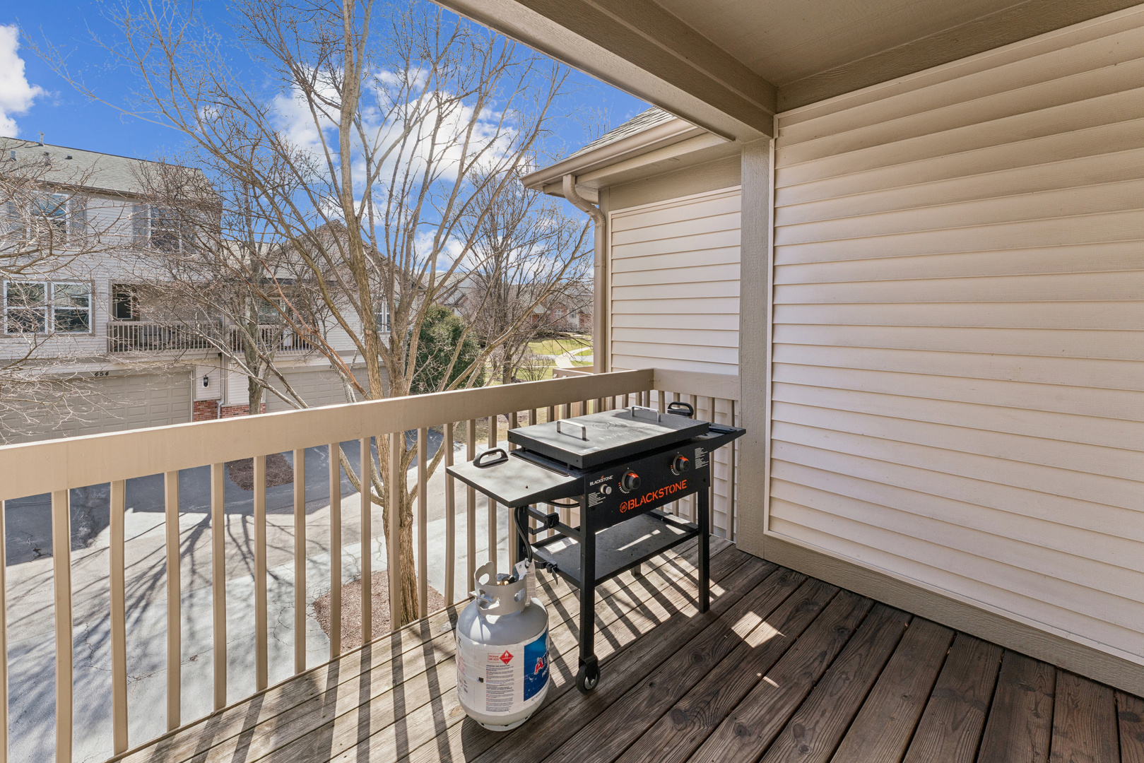 464 Valentine Way Oswego, IL 60543 - Photo 18 of 30 a view of a balcony with wooden floor