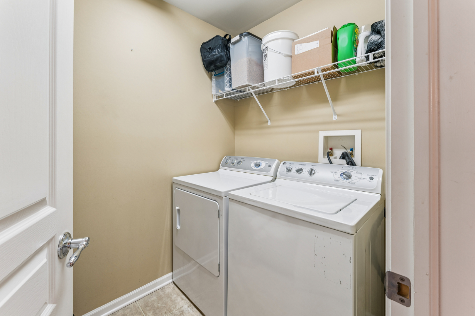 464 Valentine Way Oswego, IL 60543 - Photo 24 of 30 a utility room with dryer and washer