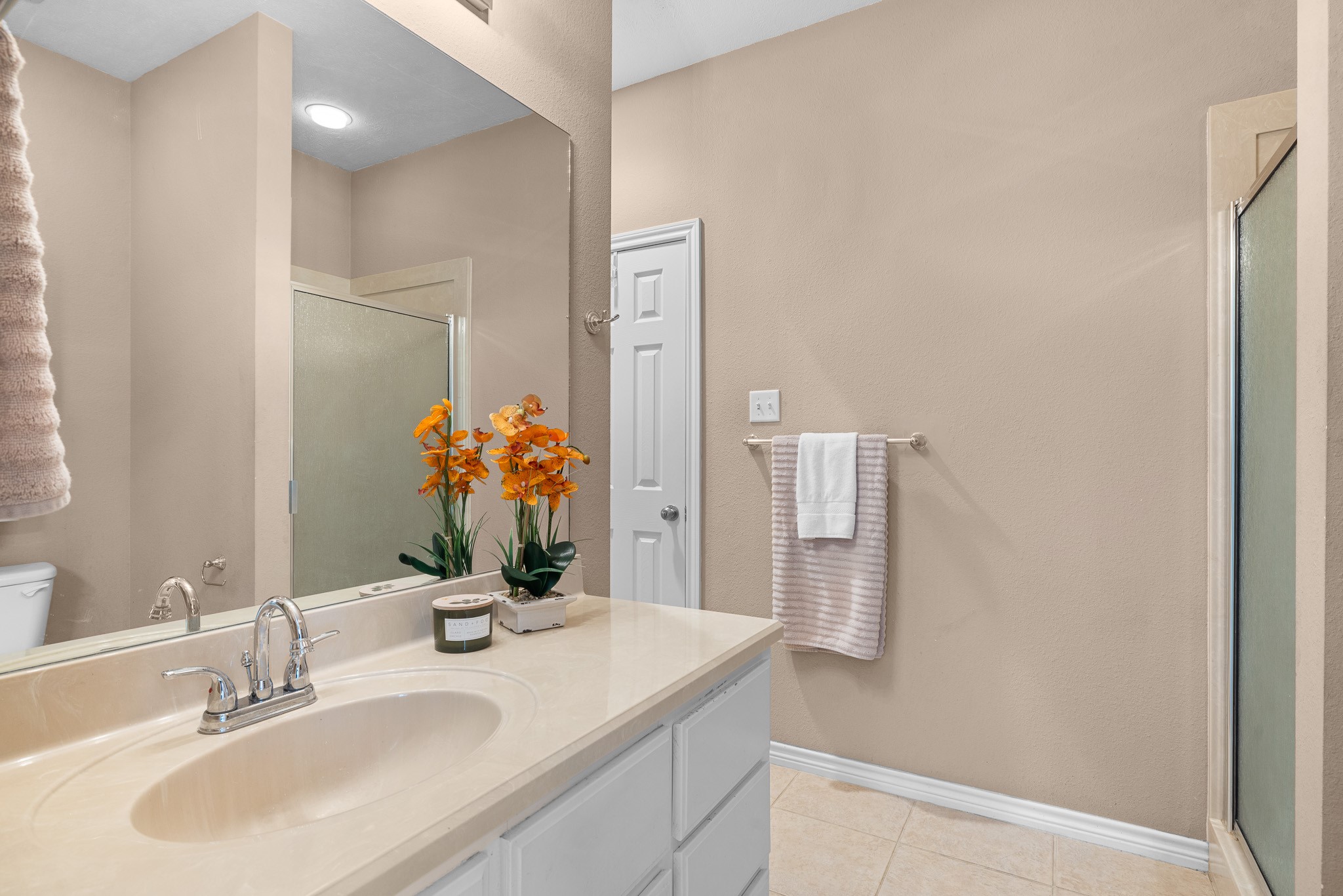 4196 Winding Road Hearne, TX 77859 - Photo 12 of 33 a bathroom with a sink and a mirror