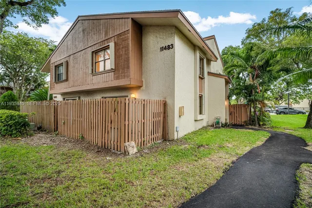$475,000 | 11483 Southwest 109th Road, Unit 2E, Miami, FL 33176