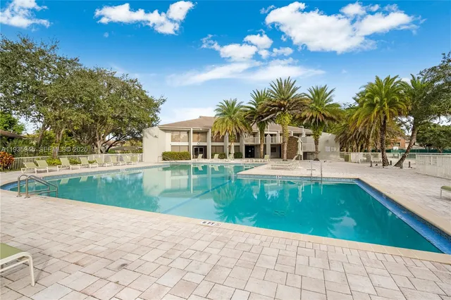 $475,000 | 11483 Southwest 109th Road, Unit 2E, Miami, FL 33176