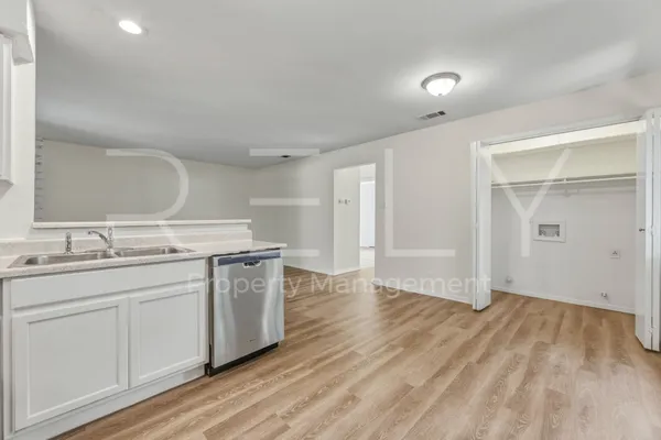 $995 | 302 Algerita Drive, Unit A, Georgetown, TX 78628