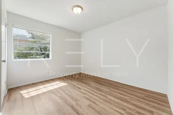 $995 | 302 Algerita Drive, Unit A, Georgetown, TX 78628