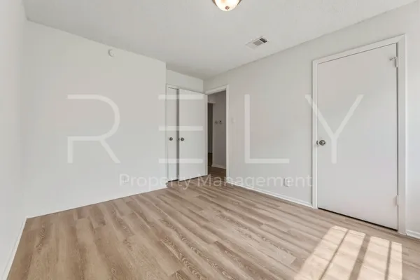 $995 | 302 Algerita Drive, Unit A, Georgetown, TX 78628