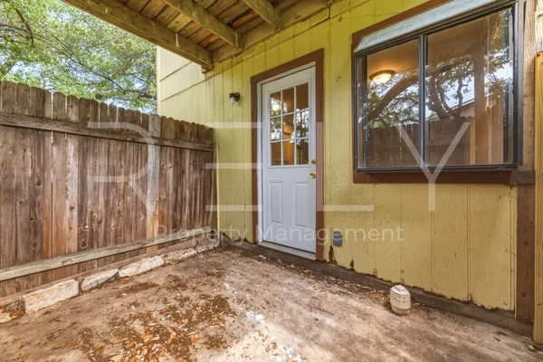 $995 | 302 Algerita Drive, Unit A, Georgetown, TX 78628