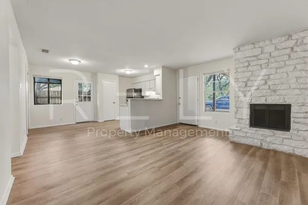 $995 | 302 Algerita Drive, Unit A, Georgetown, TX 78628