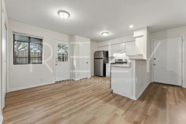 $995 | 302 Algerita Drive, Unit A, Georgetown, TX 78628