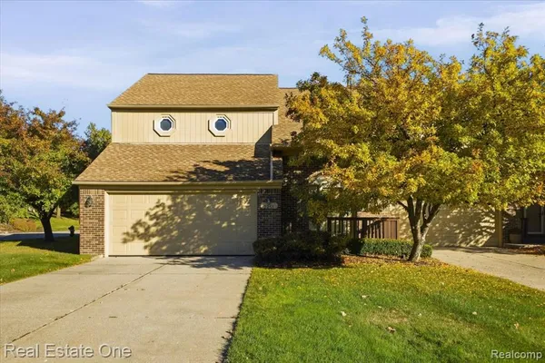 $2,050 | 2251 Crystal Drive, Rochester, MI 48309