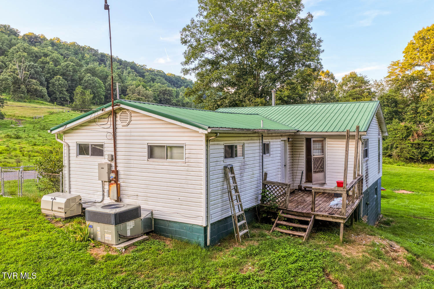 337 Tarpine Valley Road Rogersville, TN 37857 - Photo 11 of 36 337 Tarpine V. Rog MLSa (10 of 27)