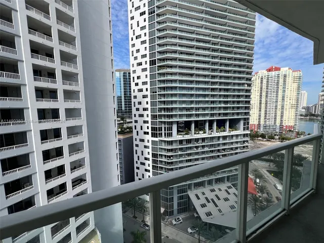 $429,900 | 218 Southeast 14th Street, Unit 1806, Miami, FL 33131