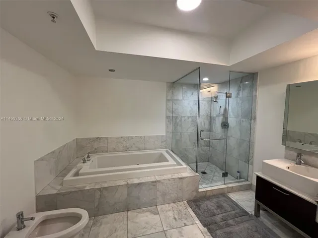 $429,900 | 218 Southeast 14th Street, Unit 1806, Miami, FL 33131