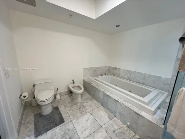 $429,900 | 218 Southeast 14th Street, Unit 1806, Miami, FL 33131