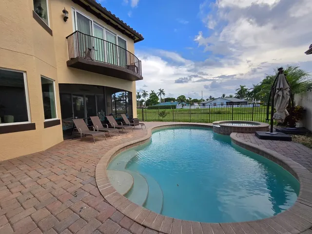 $900,000 | 4102 Artesa Drive, Boynton Beach, FL 33436