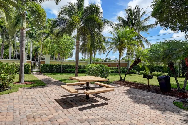 $900,000 | 4102 Artesa Drive, Boynton Beach, FL 33436