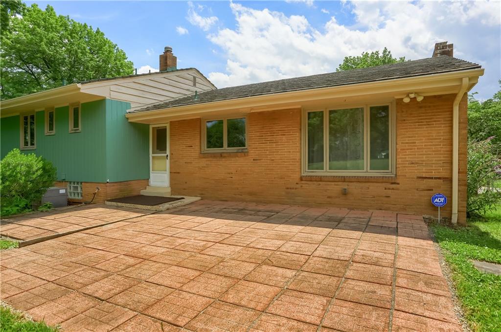 243 Crestmont Road Pittsburgh, PA 15237 - Photo 3 of 25 Gallery Image 3